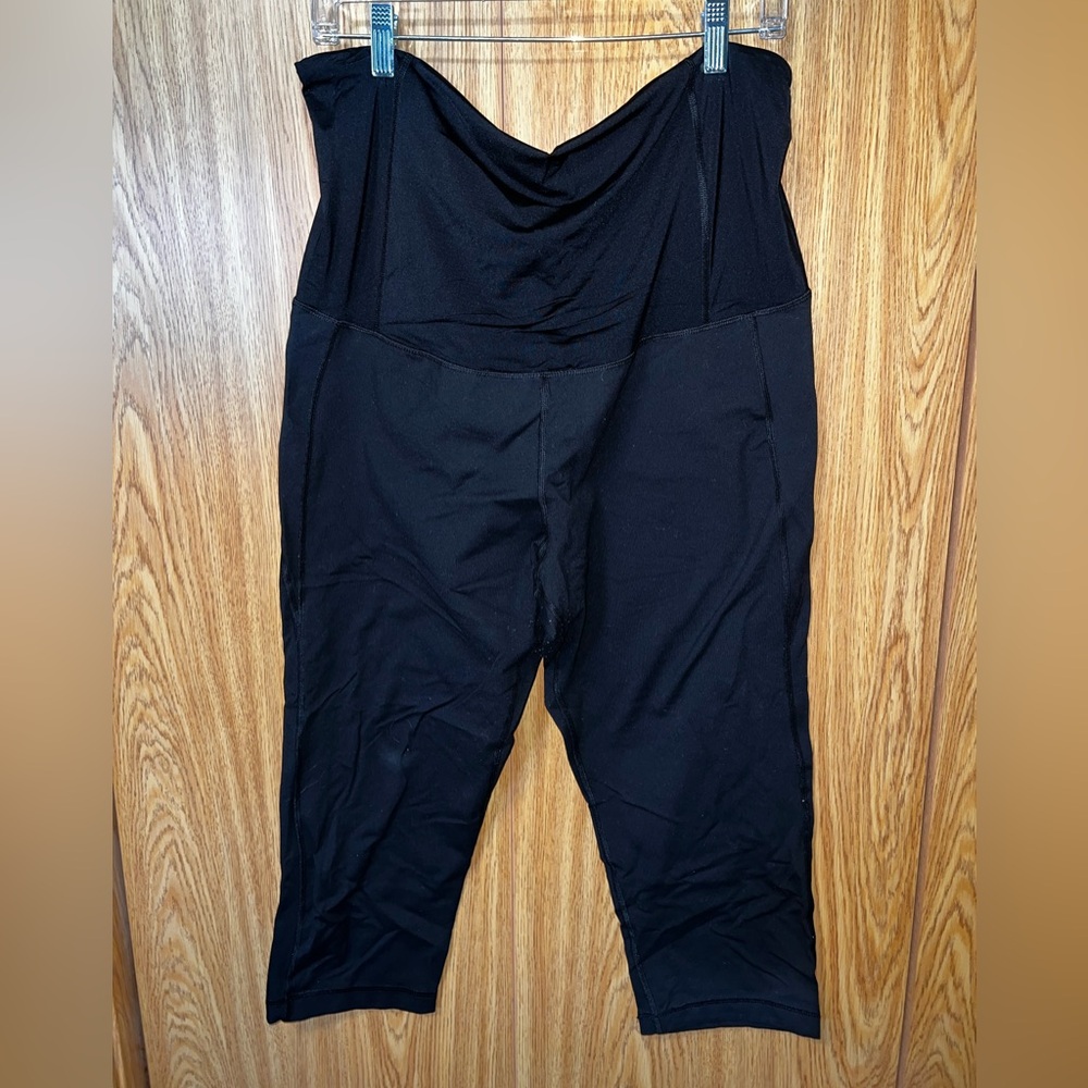 (4) black maternity cropped leggings size XXL